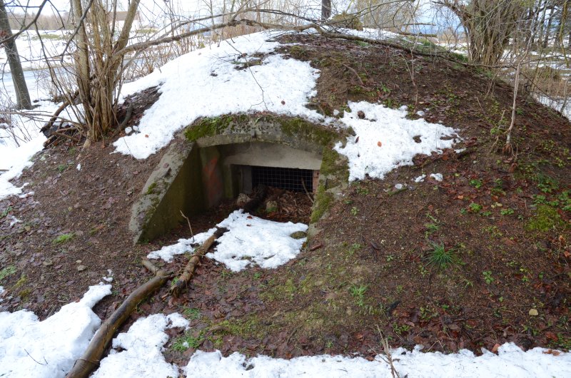 Bunker, Rückseite mit Fenster